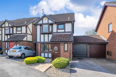 3 bedroom link detached house for sale, Tesimond Drive, Hampshire GU46