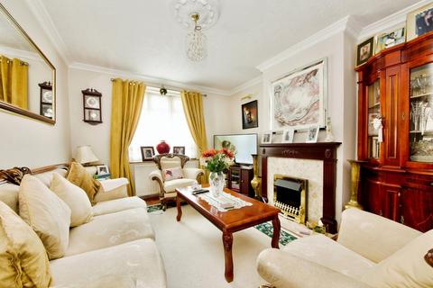 2 Monoux Grove, London, E17 5BS