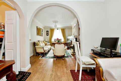 2 Monoux Grove, London, E17 5BS