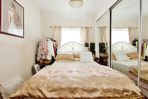 2 Monoux Grove, London, E17 5BS