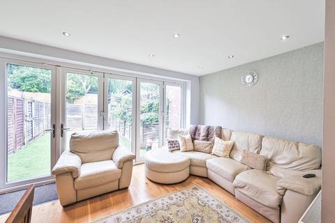 Flat 2, 13 Argyle Road, London, N12 8JA