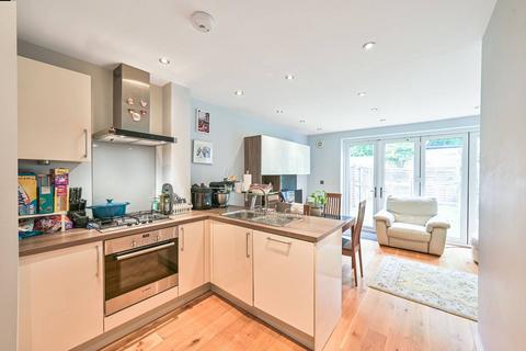 Flat 2, 13 Argyle Road, London, N12 8JA