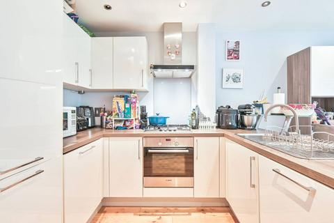 Flat 2, 13 Argyle Road, London, N12 8JA