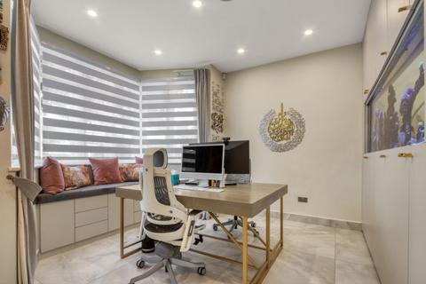 6 Audley Road, London, W5 3ET