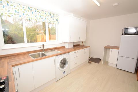 2 bedroom terraced house to rent, Rusholme Grove, Manchester M14