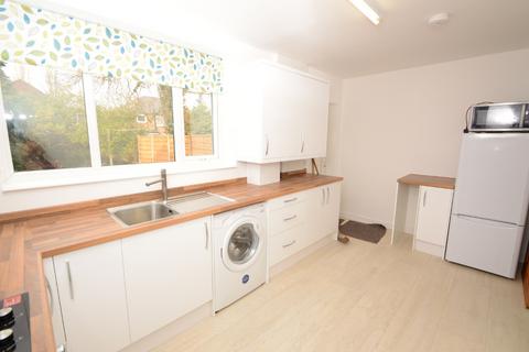 2 bedroom terraced house to rent, Rusholme Grove, Manchester M14