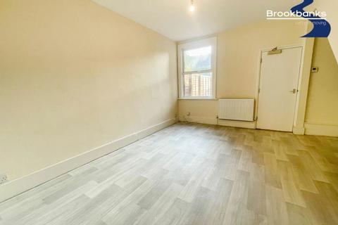 1 bedroom flat for sale, Shipbourne Road, Tonbridge, Kent, TN10 3DS