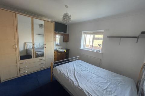 1 bedroom in a house share to rent, Langdon Road, Poole BH14