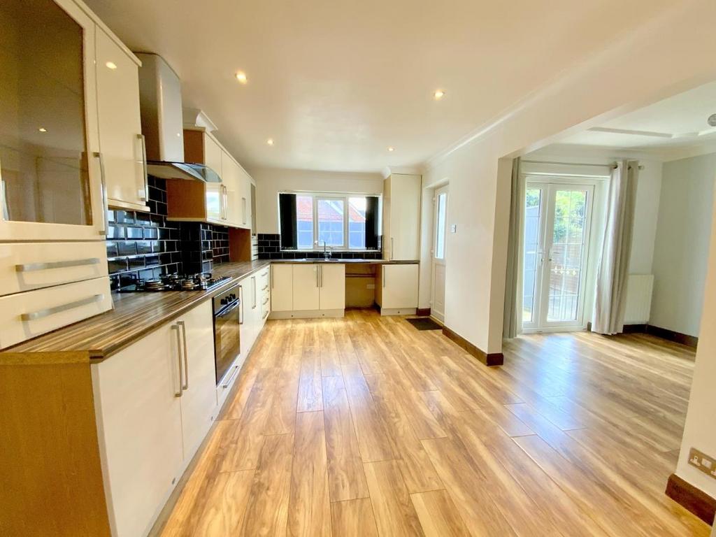 Sanctuary Way, Grimsby 3 bed semidetached house for sale £200,000
