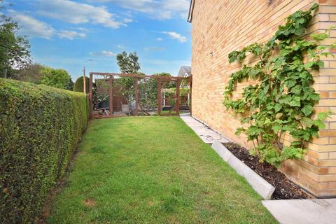 3 bedroom townhouse for sale, Holmfield Grove, Wakefield, West Yorkshire