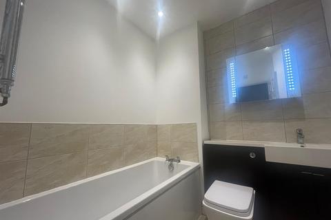 2 bedroom apartment to rent, Thirlmere Lodge, Warrington WA13