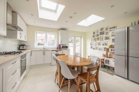14 Fosters Path, Slough, SL2 2JT