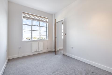 1 bedroom flat to rent, Hamlet Gardens London W6