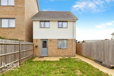 2 bedroom detached house for sale, Quinton Close, Maidenhead