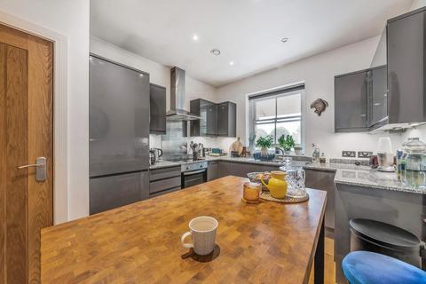 3 bedroom flat for sale, Lewisham Way, Brockley, London, SE4