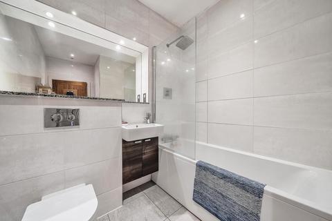 3 bedroom flat for sale, Lewisham Way, Brockley, London, SE4