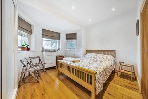 3 bedroom flat for sale, Lewisham Way, Brockley, London, SE4