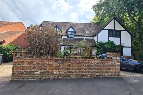 6 bedroom detached house for sale, Timsway, Staines-upon-Thames TW18