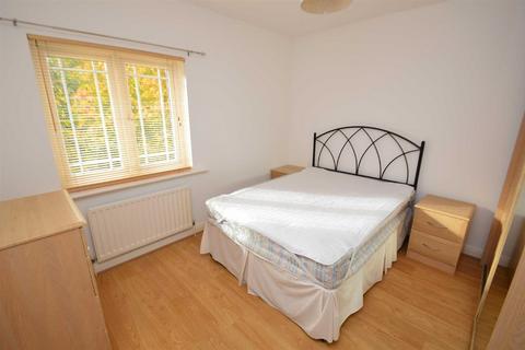 2 bedroom flat for sale, Shelbourne Mews, Macclesfield