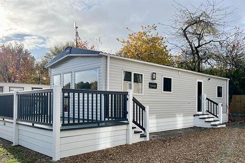 3 bedroom holiday park home for sale, Sleaford Road, Tattershall, Lincoln LN4