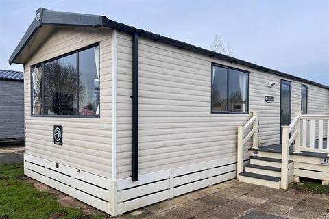 3 bedroom holiday park home for sale, Sleaford Road, Tattershall, Lincoln LN4