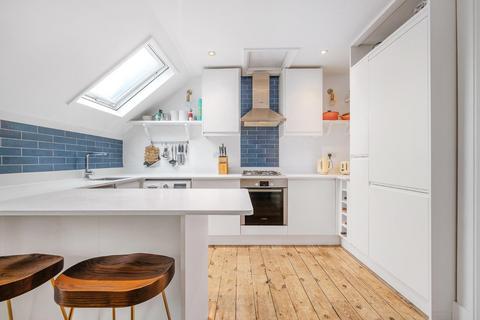 15c Raleigh Gardens, London, SW2 1AD