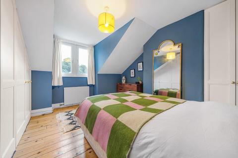 15c Raleigh Gardens, London, SW2 1AD