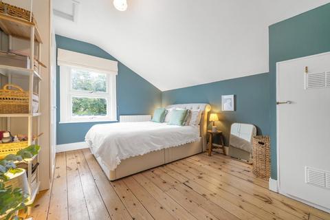 15c Raleigh Gardens, London, SW2 1AD