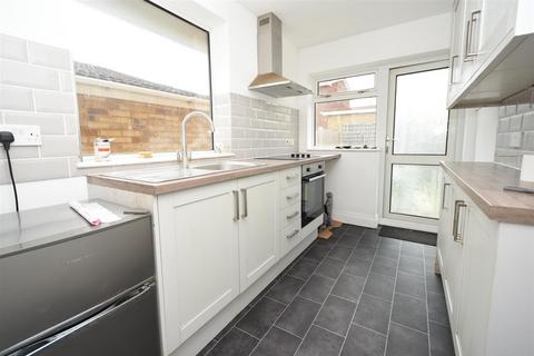 2 bedroom bungalow for sale, Gafzelle Drive, Canvey Island SS8