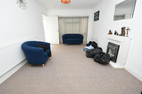 2 bedroom bungalow for sale, Gafzelle Drive, Canvey Island SS8