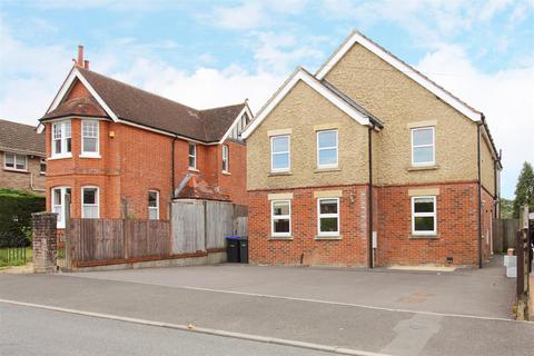 5 bedroom detached house to rent, Queen Alexandra Road, Salisbury