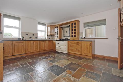 5 bedroom detached house to rent, Queen Alexandra Road, Salisbury