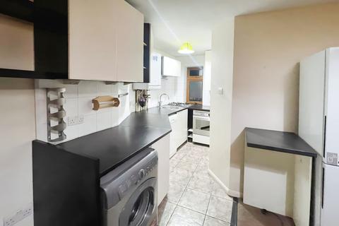 2 bedroom apartment to rent, Cowley Court, West Street, E11 4LG