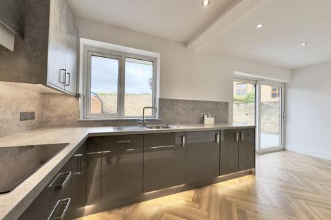 Dellside Common Road, Brierley, Barnsley, S72 9ED