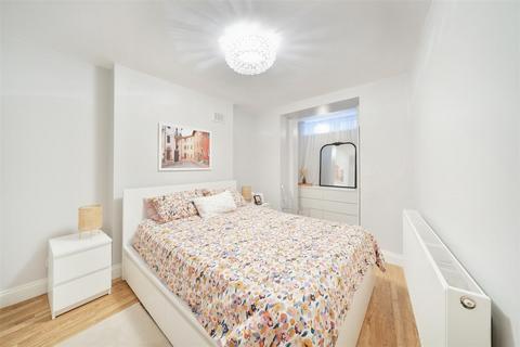 1 bedroom flat for sale, Amwell Street, Clerkenwell EC1R