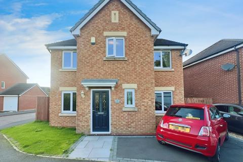 4 bedroom detached house for sale, Heath Field Close, Lowton