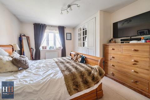 17 Creswell, Hook, RG27 9TG