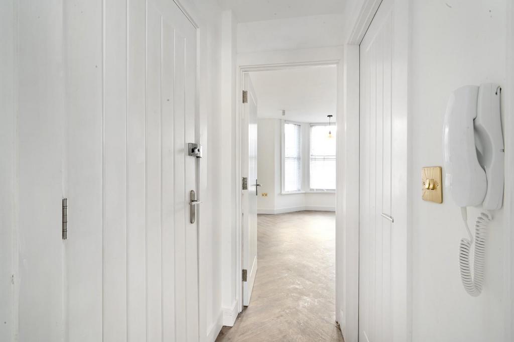 Flat 3 63 Portland Road bn3 - photos (6).jpg