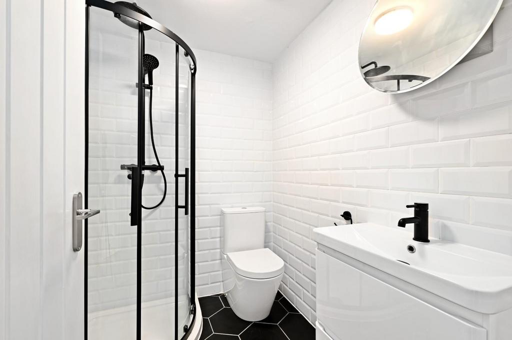 Flat 3 63 Portland Road bn3 - photos (7).jpg
