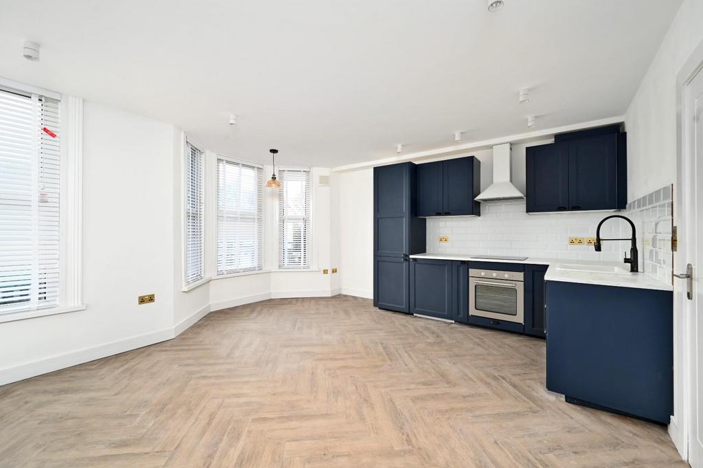Flat 3 63 Portland Road bn3 - photos (8).jpg
