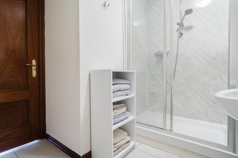 17/26 Johns Place, Edinburgh, EH6 7EN