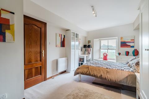 17/26 Johns Place, Edinburgh, EH6 7EN