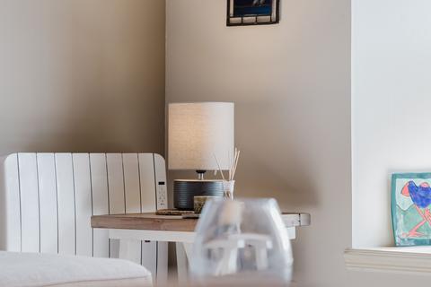 17/26 Johns Place, Edinburgh, EH6 7EN