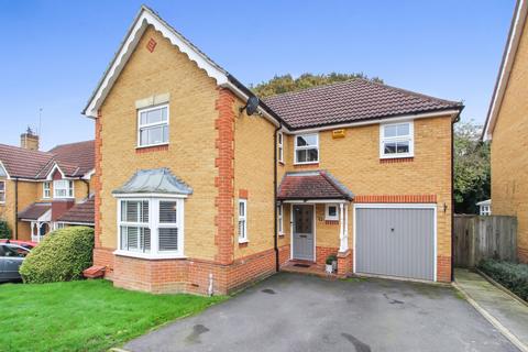 4 bedroom detached house to rent, Barefoot Close, Tilehurst, Reading, RG31