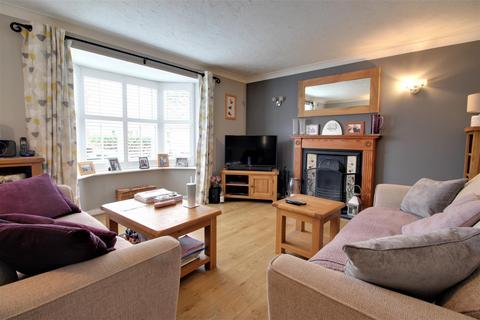 4 bedroom detached house to rent, Barefoot Close, Tilehurst, Reading, RG31