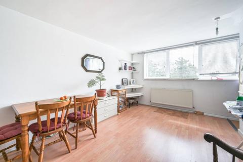 3 bedroom maisonette for sale, Cricklewood Lane, Cricklewood, London, NW2