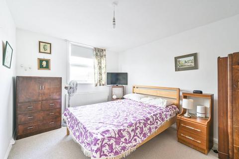 3 bedroom maisonette for sale, Cricklewood Lane, Cricklewood, London, NW2