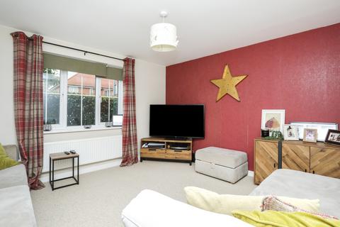 4 Central Boulevard, Aylesham, Canterbury, CT3 3FF