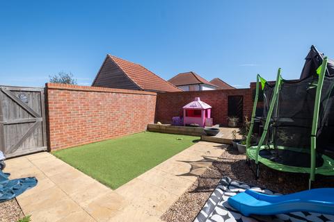 4 Central Boulevard, Aylesham, Canterbury, CT3 3FF