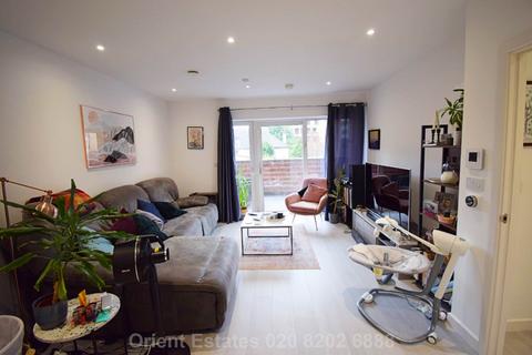 2 bedroom flat for sale, Woodlark Apartments, London